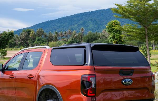 Hardtop mit elektrisch angesteuerten aufklappbaren Seitenscheiben + Heckscheibe, kabinenhoch, zweifarbig lackiert für Ford Ranger Doppelkabiner, Modell 2023
